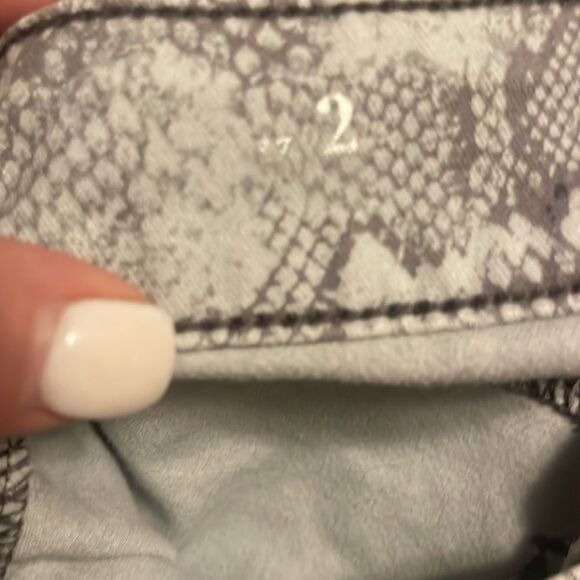 White House black market skinny ankle snakeskin print pants size 2 - Picture 11 of 12